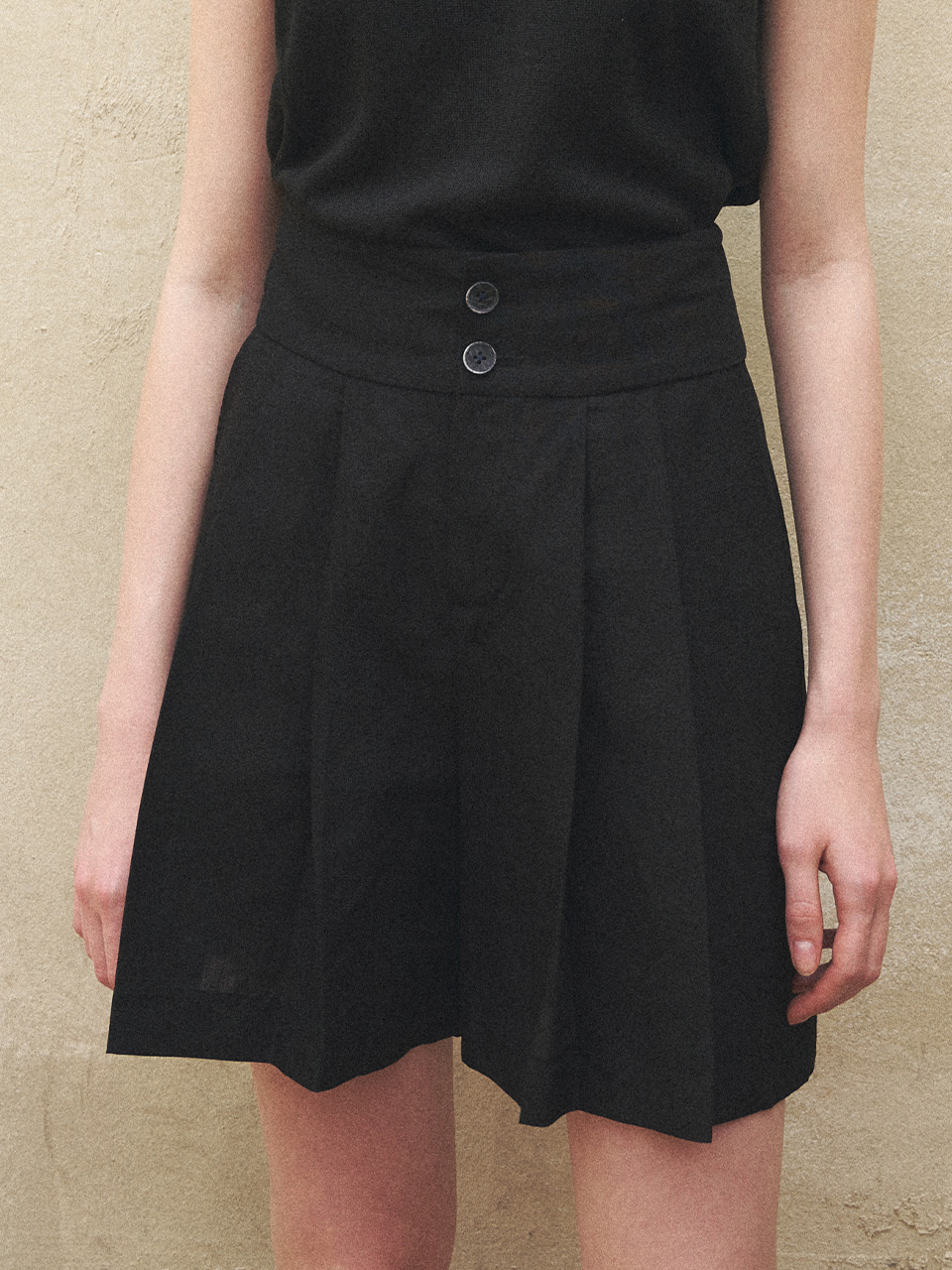 Linen High-Waist Shorts_Black